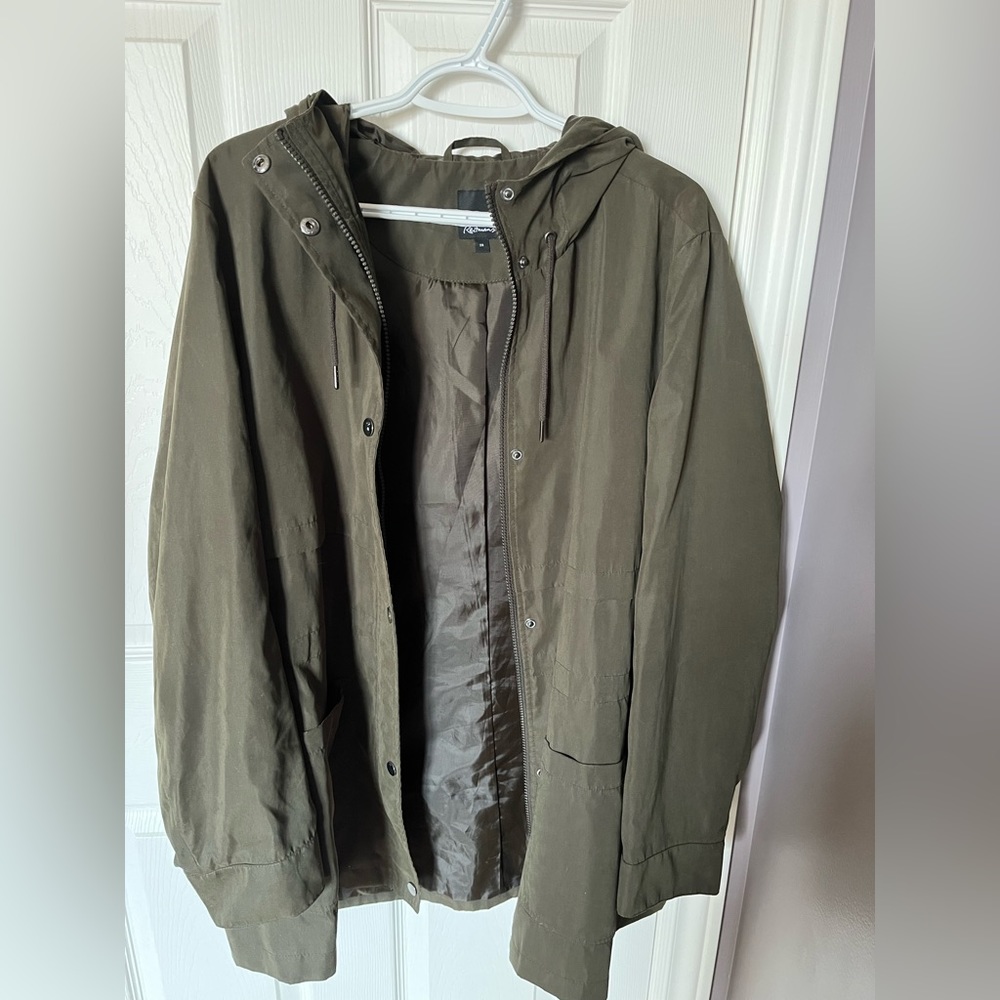 Light jacket with hood in size 2X.